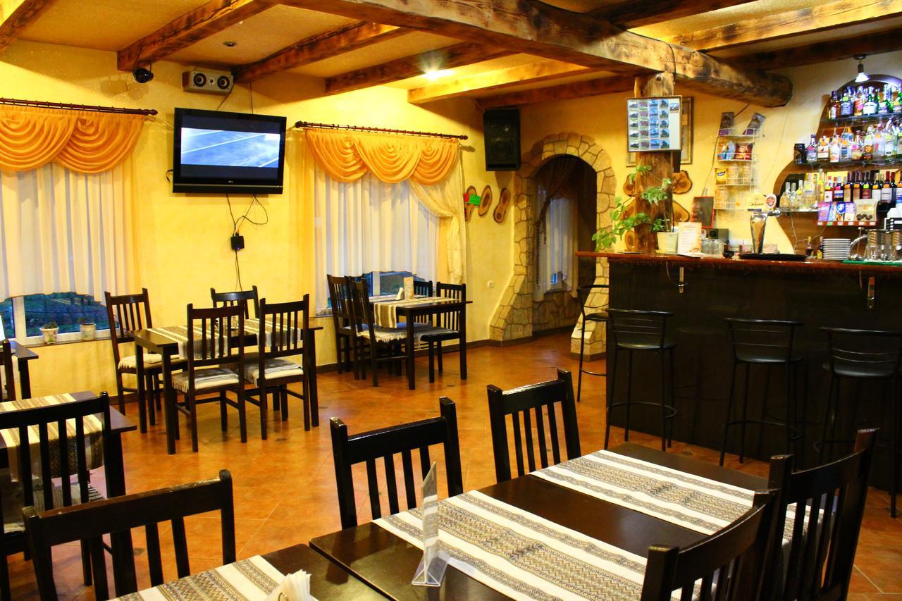 "Lian" Family Hotel & Restaurant Volosyanka  Extérieur photo